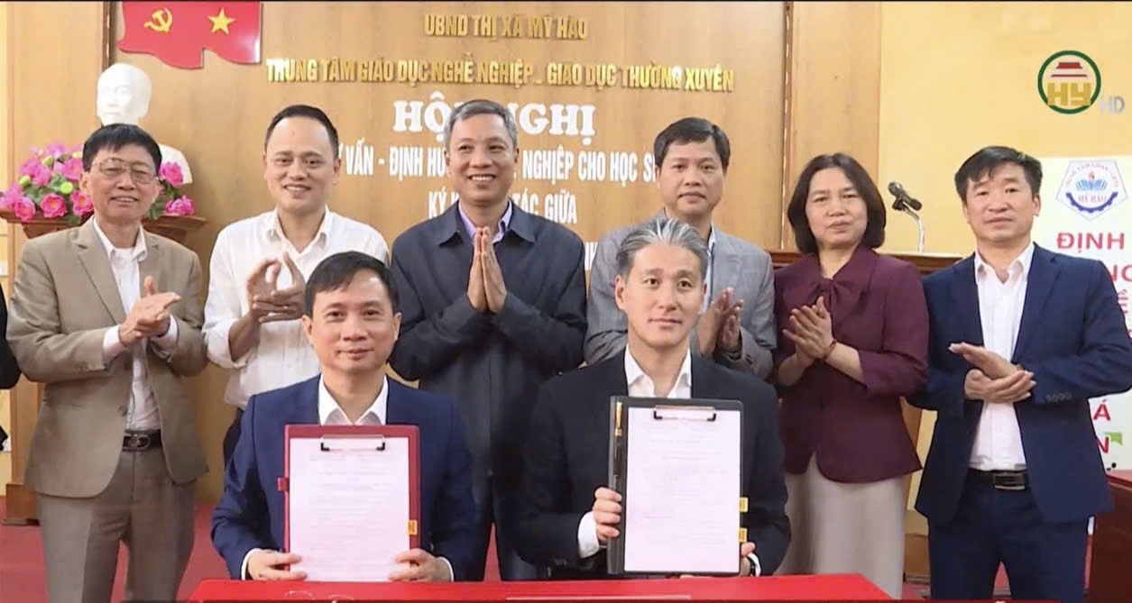 Hội nghị “Tư vấn - Định hướng nghề nghiệp cho học sinh và Ký thỏa thuận hợp tác giữa Trung tâm GDNN-GDTX thị xã Mỹ Hào với Công ty TNHH Khu công nghiệp Thăng Long II