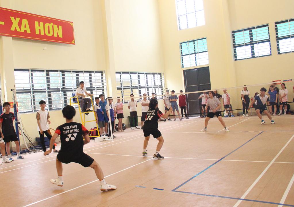 Các vận động viên tranh tài ở môn cầu lông