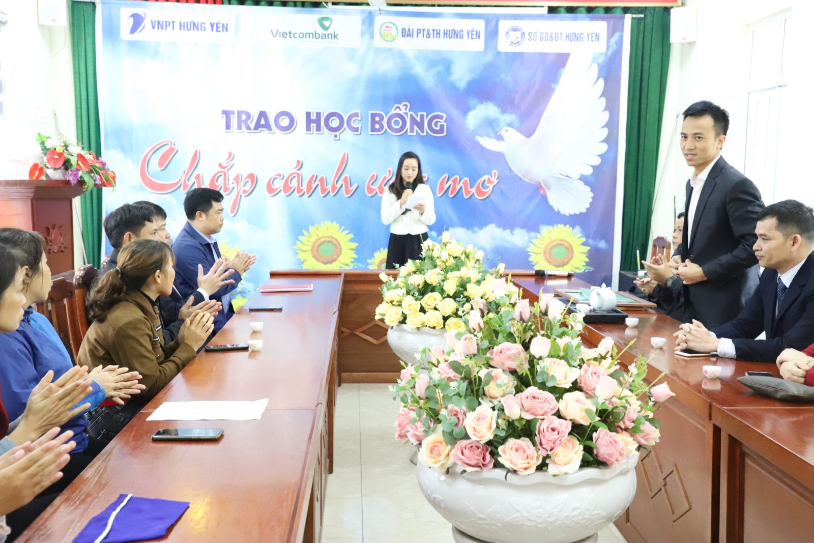 Chương trình trao học bổng “Chắp cánh ước mơ” tháng 10/2022