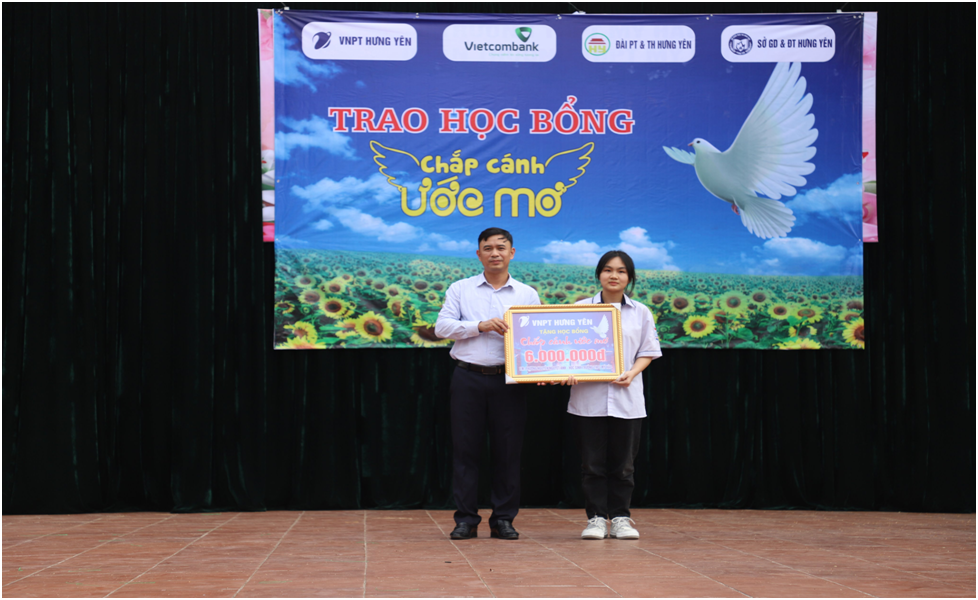 Chương trình trao học bổng “Chắp cánh ước mơ” tháng 11/2022