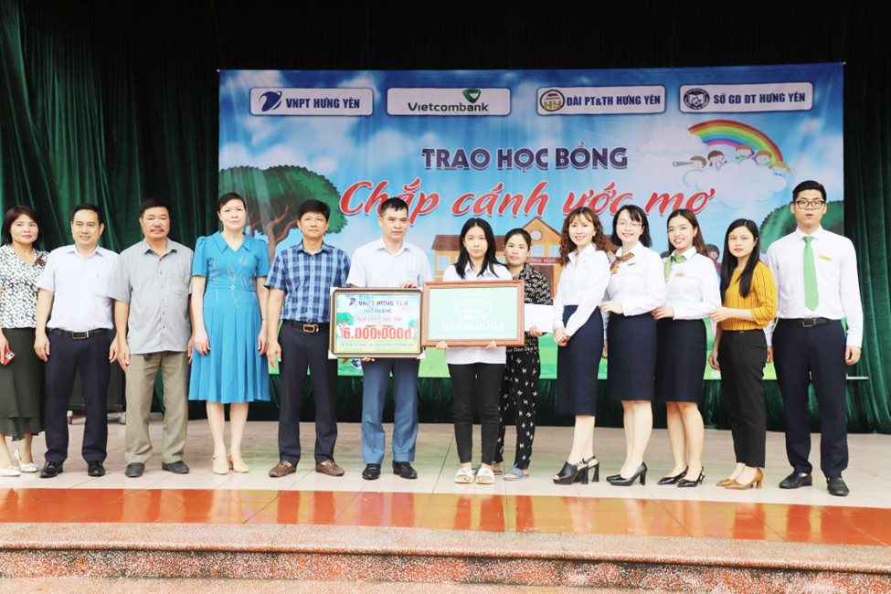Chương trình trao học bổng “Chắp cánh ước mơ” tháng 4/2024