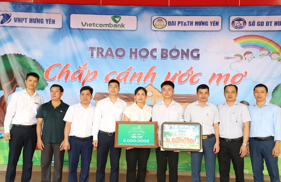 Chương trình trao học bổng “Chắp cánh ước mơ” tháng 5-6/2024
