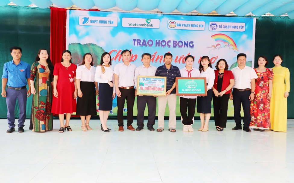 Chương trình trao học bổng “Chắp cánh ước mơ” tháng 7/2024