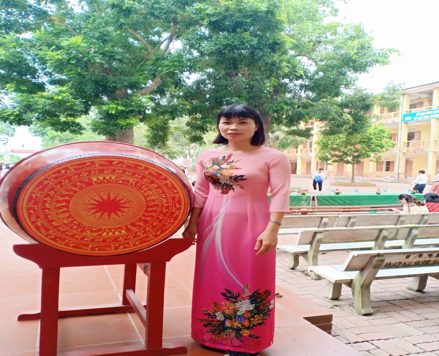 NGUYỄN THỊ LAN PHƯƠNG - TẤM GƯƠNG NHÀ GIÁO MẪU MỰC, KHÔNG NGỪNG SÁNG TẠO