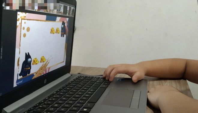 Cô giáo nghẹn đắng sau lần đuổi nữ sinh không bật camera ra khỏi lớp