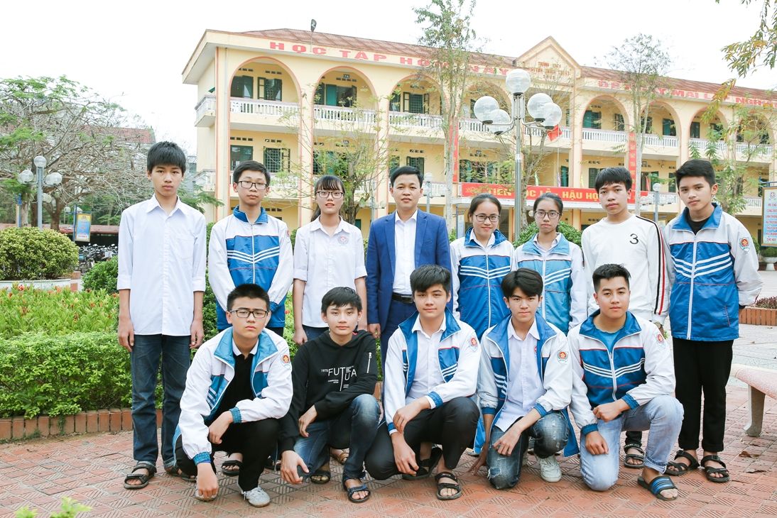 NGƯỜI THẦY GIÁO HẾT LÒNG VÌ HỌC SINH THÂN YÊU!