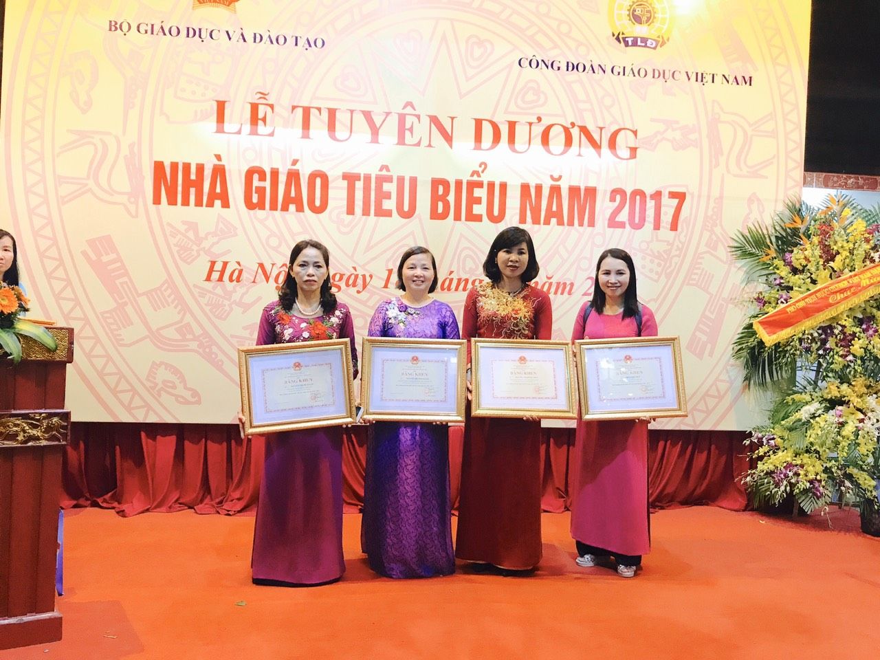 NGƯỜI THẦY MANG TRÊN MÌNH SỨ MỆNH “TRỒNG NGƯỜI”