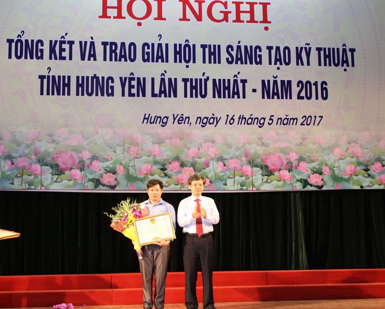 NGƯỜI LÁI ĐÒ THẦM LẶNG