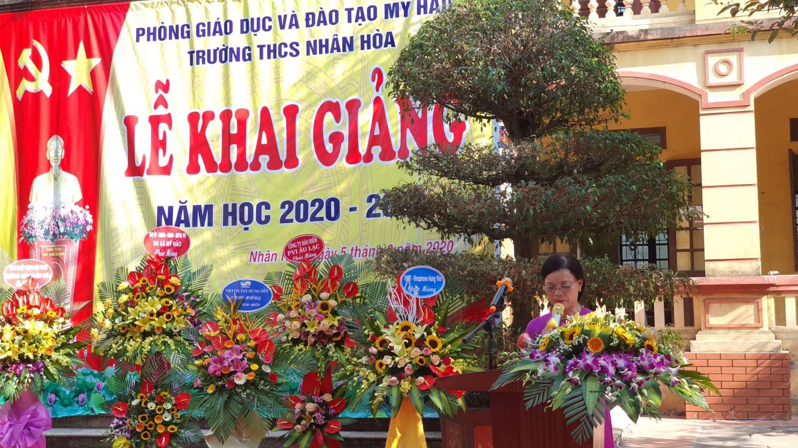 CÔ GIÁO NGUYỄN HỒNG ĐỨC, MỘT NHÀ GIÁO TÂM HUYẾT VỚI SỰ NGHIỆP TRỒNG NGƯỜI