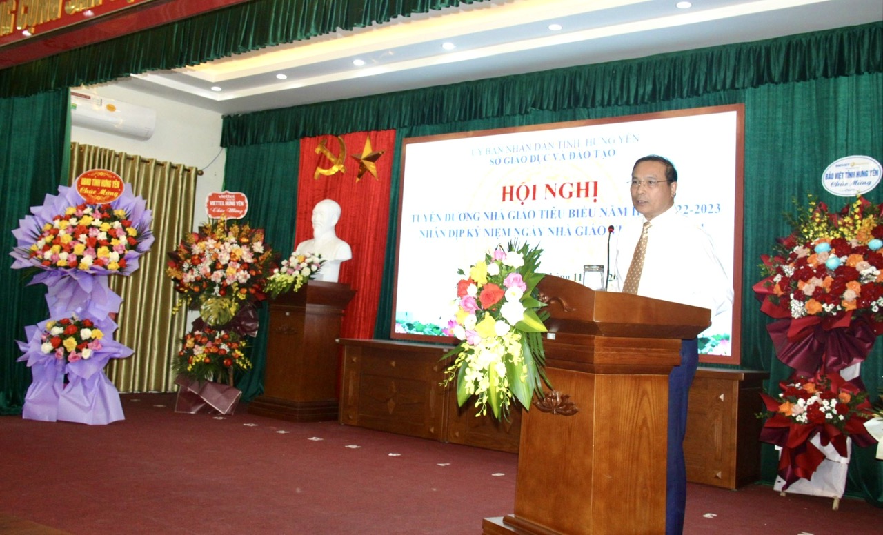 Tuyên dương các nhà giáo, cán bộ quản lý giáo dục tiêu biểu năm học 2022-2023.