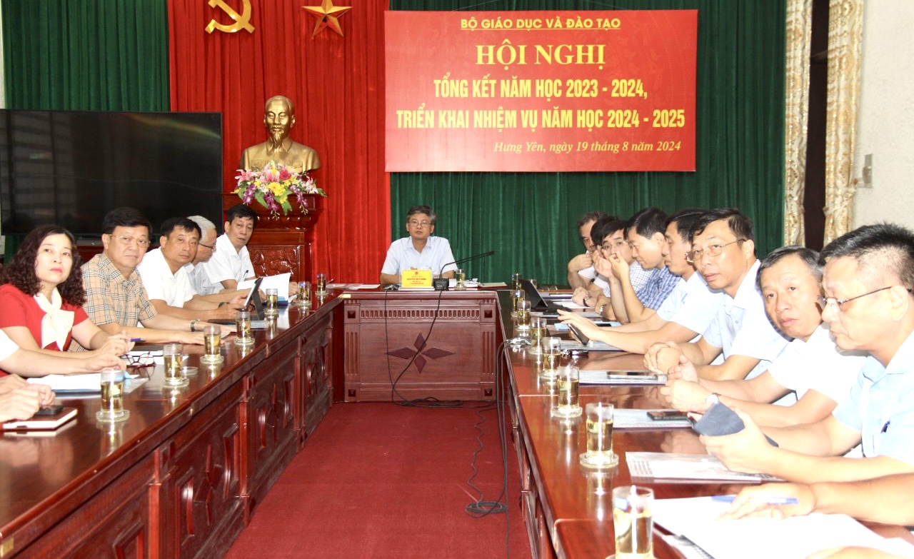 Bộ Giáo dục và Đào tạo tổng kết năm học 2023-2024 và triển khai nhiệm vụ năm học mới.