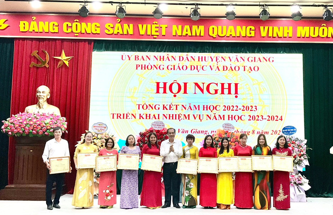 Huyện Văn Giang: tổng kết năm học 2022-2023 và triển khai nhiệm vụ năm học 2023-2024.