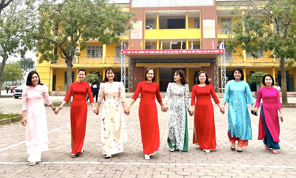 Hưởng ứng “Tuần lễ áo dài” tại trường THPT Minh Châu.