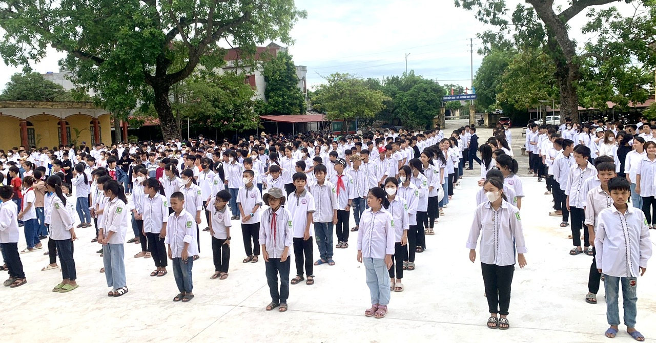 Hơn 332.000 học sinh tỉnh Hưng Yên tựu trường.