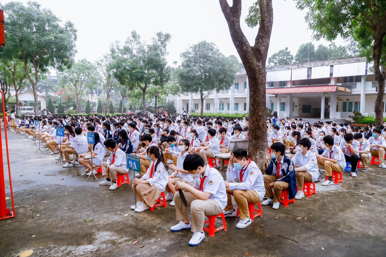 Truyền thông, giáo dục về nước sạch, vệ sinh cá nhân, vệ sinh môi trường dành cho học sinh trung học cơ sở.
