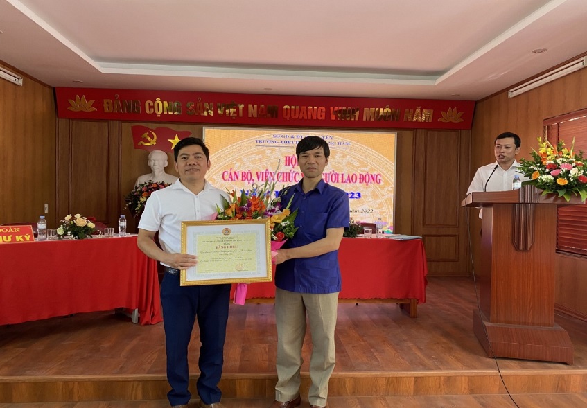 THPT DƯƠNG QUẢNG HÀM: HỘI NGHỊ CBVCNLĐ, HỘI NGHỊ CỦA ĐOÀN KẾT, ĐỔI MỚI, DÂN CHỦ VÀ TRÁCH NHIỆM
