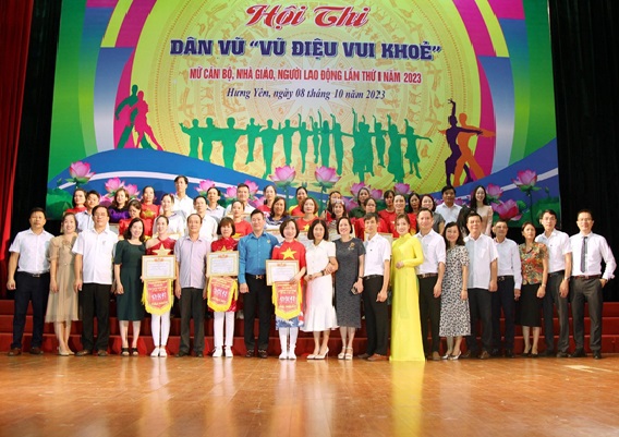 NỮ ĐOÀN VIÊN CÔNG ĐOÀN TRƯỜNG THCS&amp;THPT HOÀNG HOA THÁM VỚI PHONG TRÀO DÂN VŨ THỂ THAO NÂNG CAO SỨC KHỎE