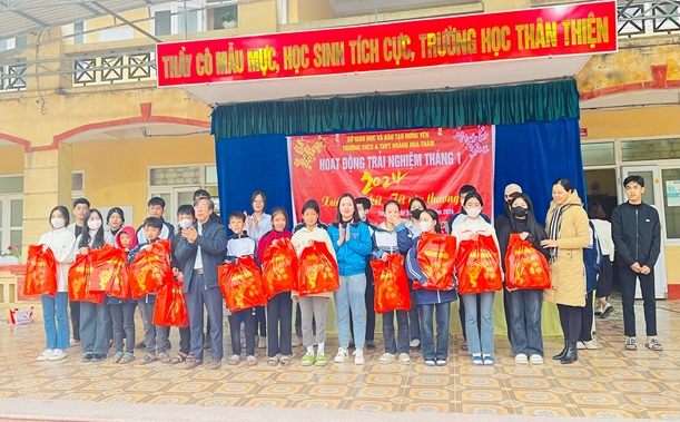 THCS và THPT Hoàng Hoa Thám: Hoạt động trải nghiệm “Xuân gắn kết - Tết yêu thương”