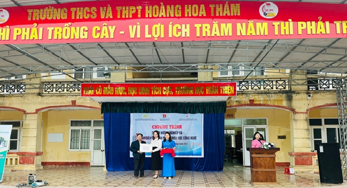 SÔI NỔI CÁC HOẠT ĐỘNG CỦA THÁNG THANH NIÊN  TẠI TRƯỜNG THCS VÀ THPT HOÀNG HOA THÁM