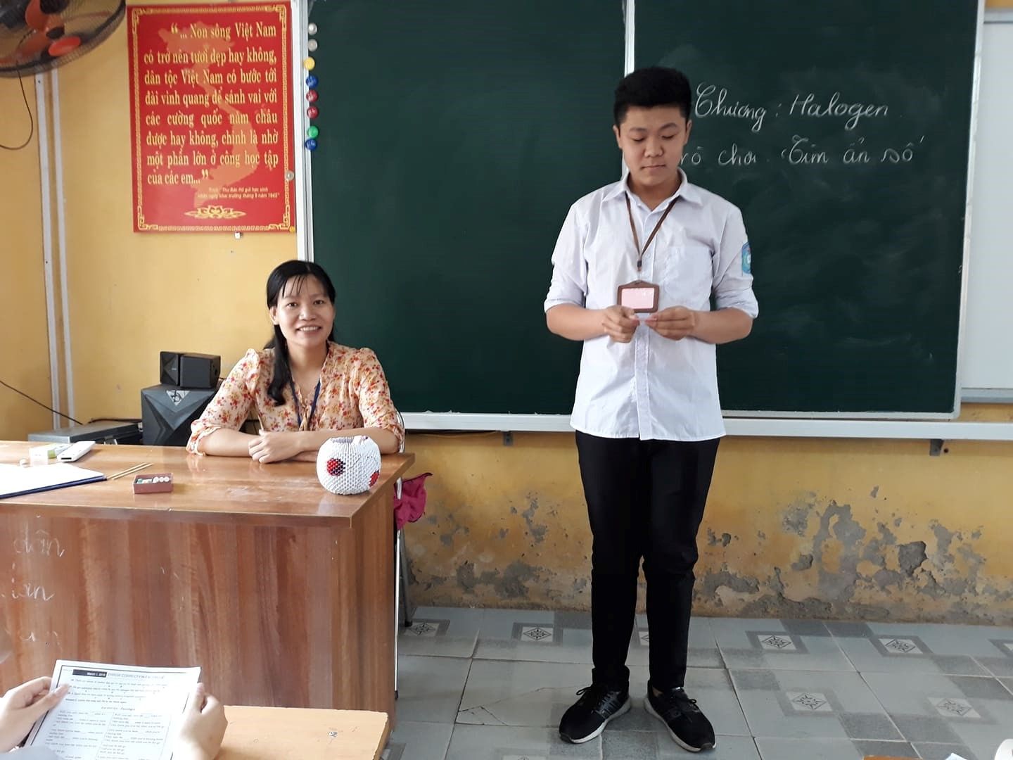 Thiết kế và sử dụng một số trò chơi trong hoạt động khởi động và luyện tập môn Hoá học