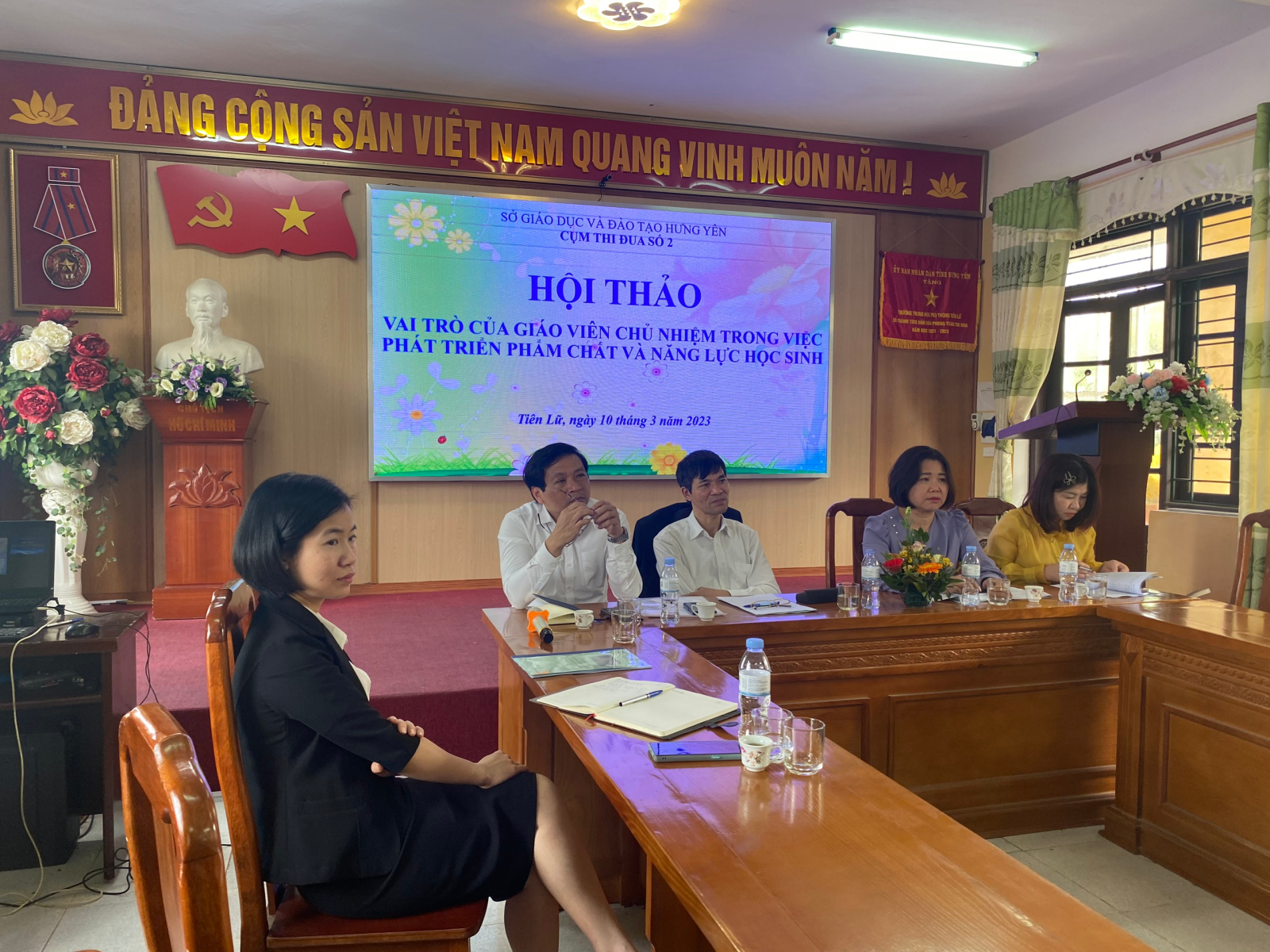 CỤM THI ĐUA SỐ 2 HỘI THẢO VỀ VAI TRÒ CỦA GIÁO VIÊN CHỦ NHIỆM TRONG VIỆC PHÁT TRIỂN PHẨM CHẤT VÀ NĂNG LỰC HỌC SINH