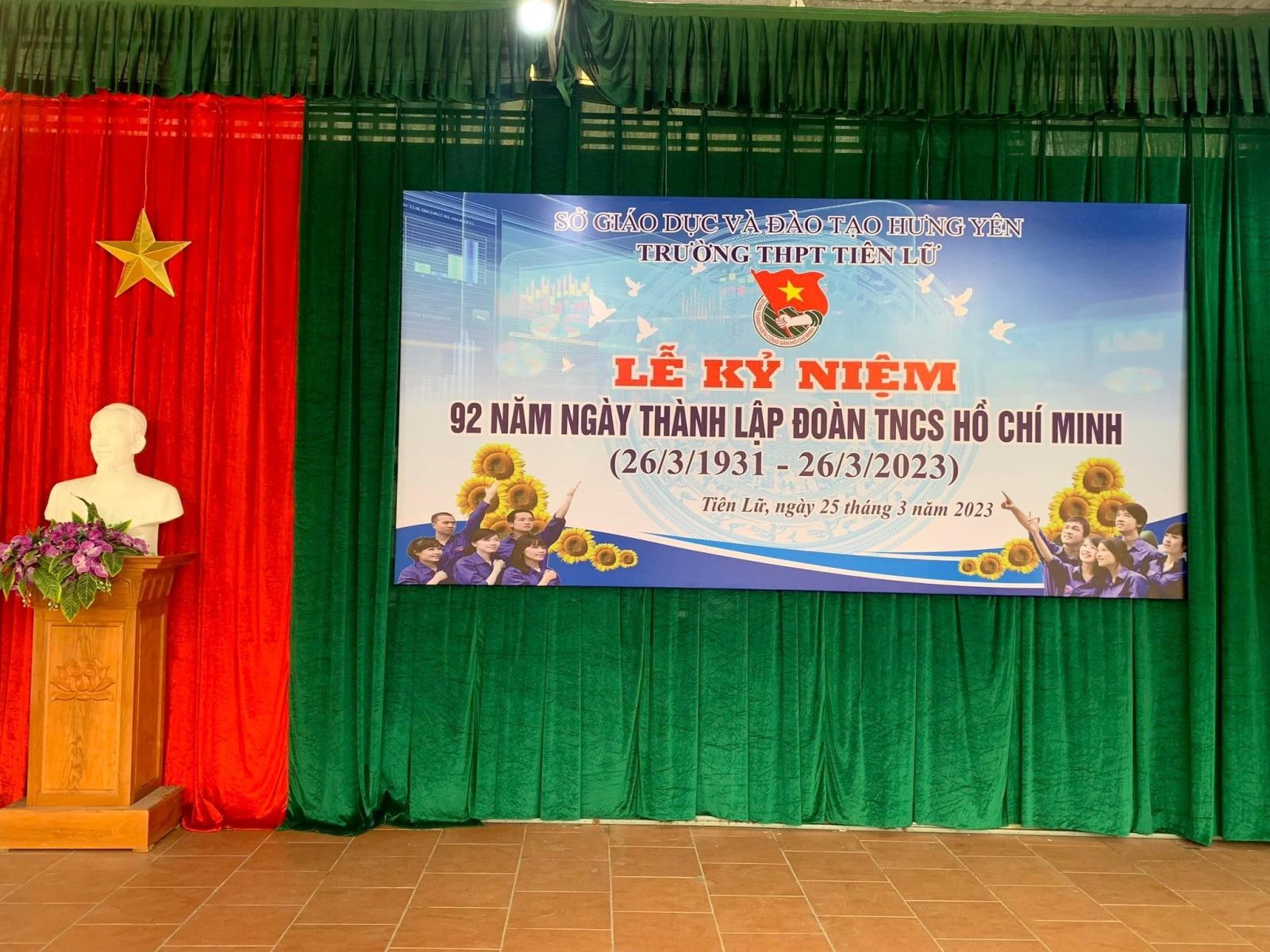 TRƯỜNG THPT TIÊN LỮ KỈ NIỆM 92 NĂM  NGÀY THÀNH LẬP ĐOÀN THANH NIÊN CỘNG SẢN HỒ CHÍ MINH