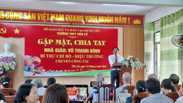 TRƯỜNG THPT TIÊN LỮ LONG TRỌNG TỔ CHỨC BUỔI CHIA TAY THẦY GIÁO VŨ THANH BÌNH VỀ ĐƠN VỊ CÔNG TÁC MỚI