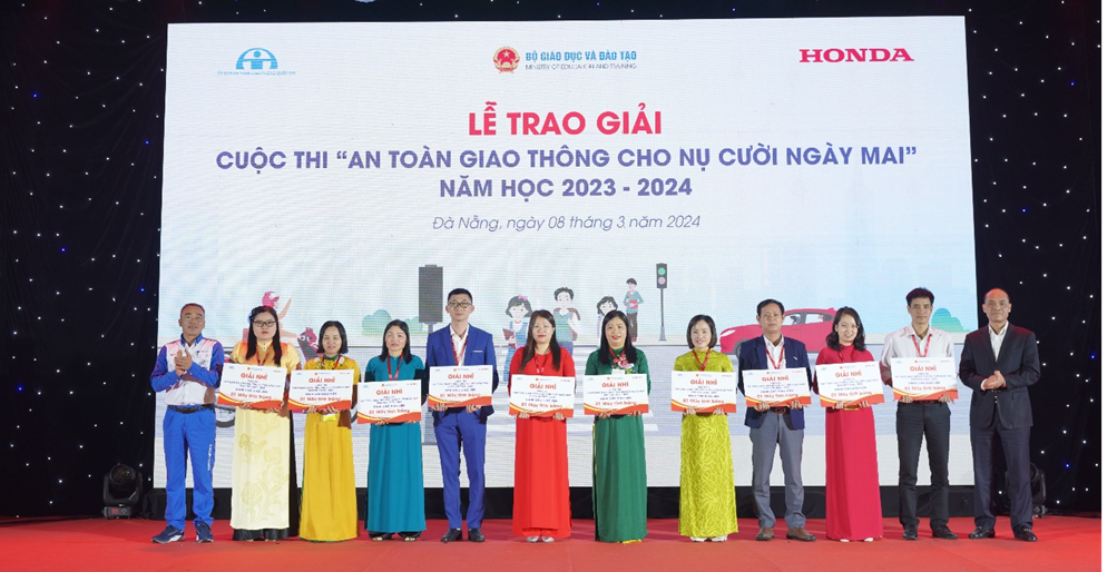 CÔ GIÁO ĐẶNG THỊ THANH HUỆ TRƯỜNG THPT KIM ĐỘNG ĐOẠT GIẢI NHÌ CUỘC THI “AN TOÀN GIAO THÔNG CHO NỤ CƯỜI NGÀY MAI NĂM HỌC 2023 – 2024”