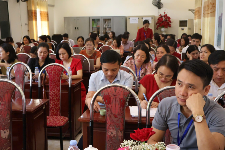 TRƯỜNG THPT KIM ĐỘNG LONG TRỌNG TỔ CHỨC HỘI NGHỊ CÁN BỘ VIÊN CHỨC NGƯỜI LAO ĐỘNG NĂM HỌC 2024-2025