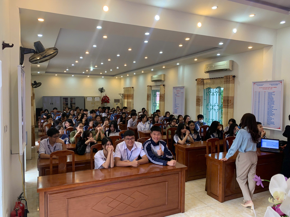TUYÊN TRUYỀN CHĂM SÓC SỨC KHOẺ SINH SẢN CHO HỌC SINH
