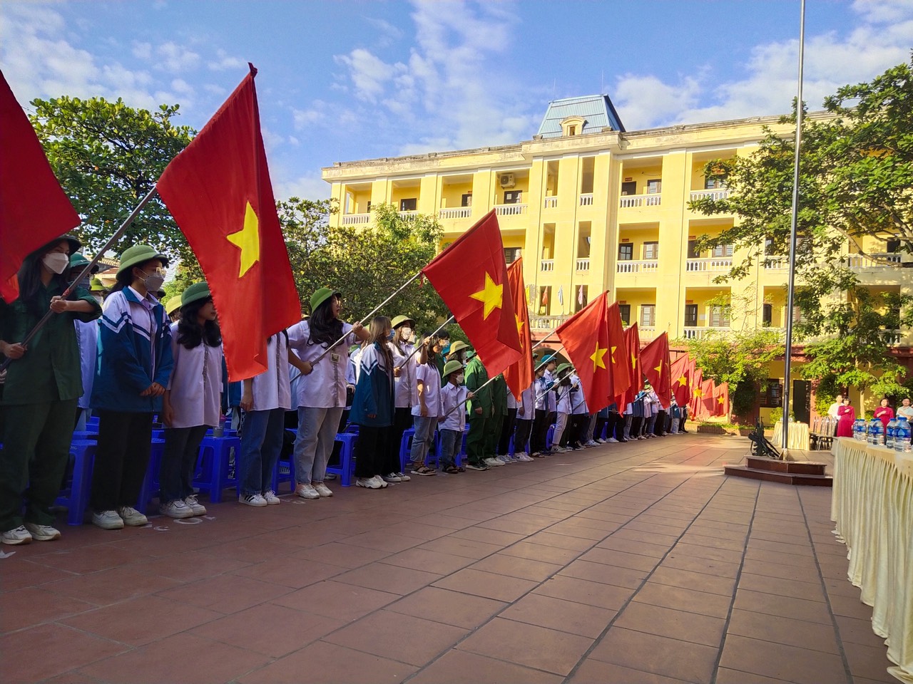 TRƯỜNG THPT HƯNG YÊN TỔ CHỨC HỘI THAO GIÁO DỤC QUỐC PHÒNG - AN NINH NĂM HỌC 2022 - 2023