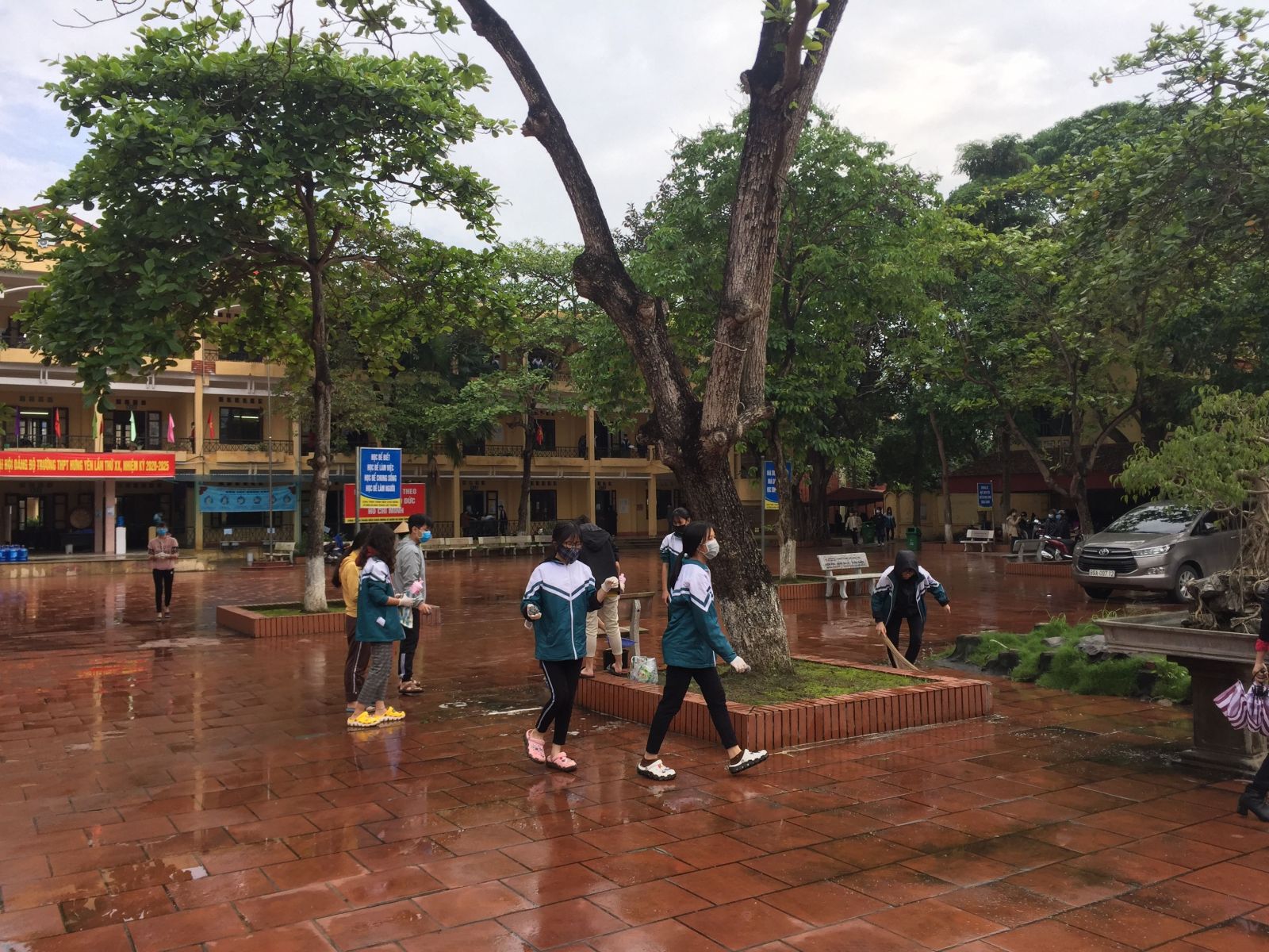 TRƯỜNG THPT HƯNG YÊN TỔNG VỆ SINH TRƯỜNG LỚP SẴN SÀNG ĐÓN HỌC SINH TRỞ LẠI HỌC TẬP SAU THỜI GIAN NGHỈ HỌC TRÁNH DỊCH COVID-19
