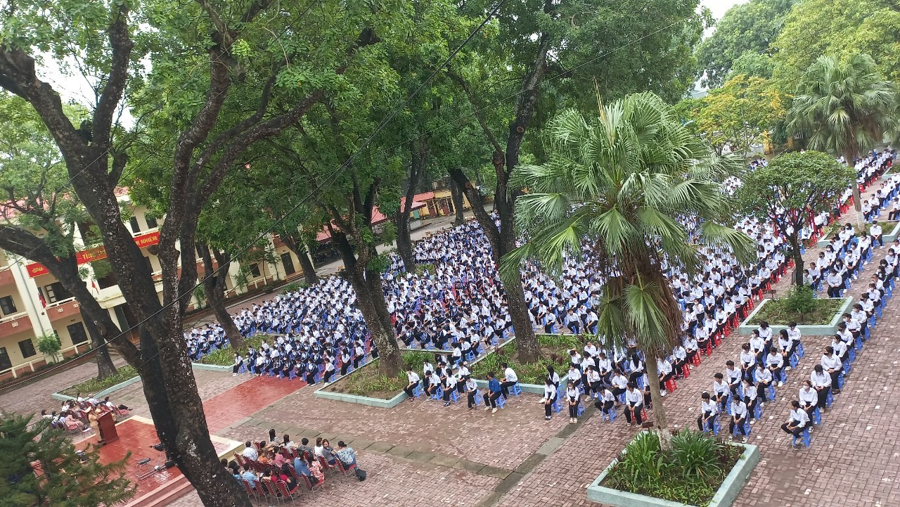 TRƯỜNG THPT PHÙ CỪ TỔ CHỨC THÀNH CÔNG  HỘI NGHỊ TUYÊN TRUYỀN, PHỔ BIẾN GIÁO DỤC PHÁP LUẬT  VÀ AN TOÀN GIAO THÔNG NĂM 2023