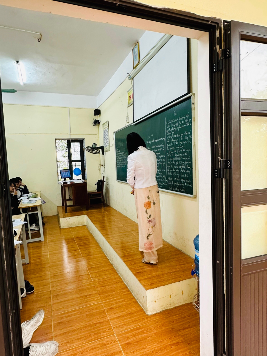NỮ GIÁO VIÊN TRƯỜNG THPT PHÙ CỪ HƯỞNG ỨNG TUẦN LỄ MẶC ÁO DÀI NĂM 2024