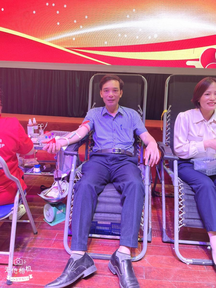 CÁN BỘ, GIÁO VIÊN, NHÂN VIÊN TRƯỜNG THPT PHÙ CỪ TÍCH CỰC THAM GIA HIẾN MÁU TÌNH NGUYỆN  ĐỢT I NĂM 2024
