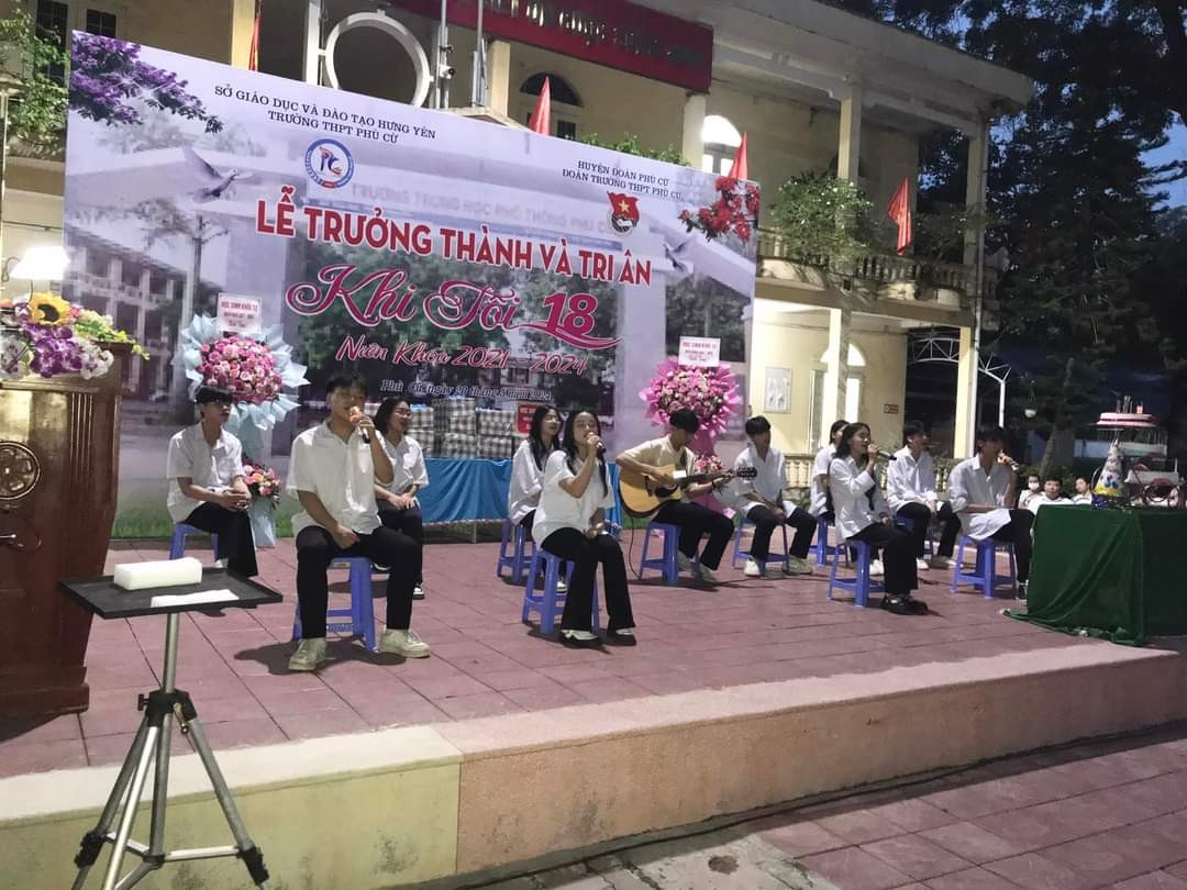 TRƯỜNG THPT PHÙ CỪ TỔ CHỨC  LỄ TRƯỞNG THÀNH VÀ TRI ÂN KHI TÔI 18 CHO HỌC SINH 12  NIÊN KHÓA 2021 – 2024