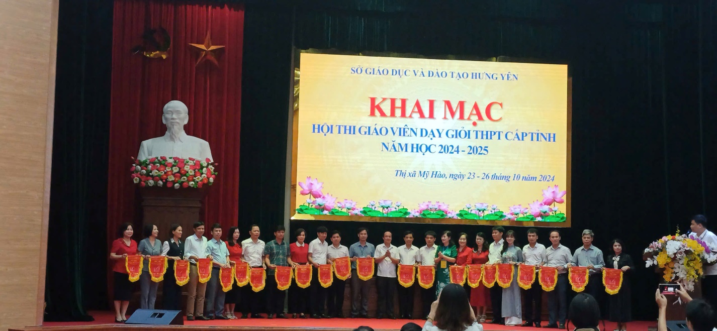 CÁC THẦY CÔ GIÁO TRƯỜNG THPT PHÙ CỪ ĐẠT THÀNH TÍCH TRONG HỘI THI GIÁO VIÊN DẠY GIỎI THPT CẤP TỈNH NĂM HỌC 2024-2025