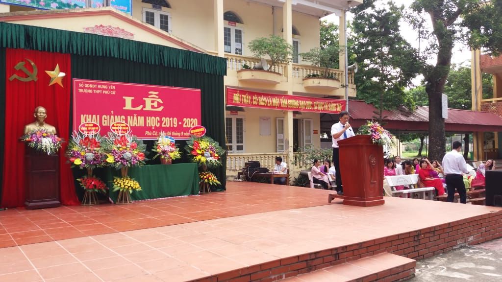 MỘT SỐ HÌNH ẢNH KHAI GIẢNG NĂM HỌC 2019-2020 TẠI TRƯỜNG THPT PHÙ CỪ