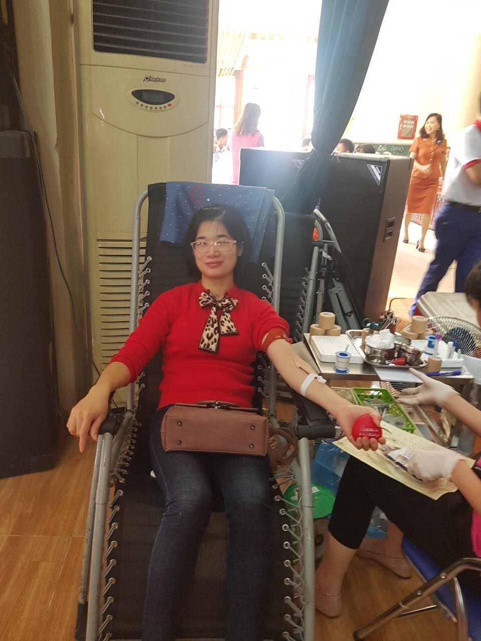 TRƯỜNG THPT PHÙ CỪ THAM GIA HIẾN MÁU NHÂN ĐẠO