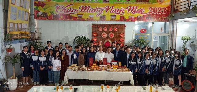 HỌC SINH TRƯỜNG THPT ĐỨC HỢP THAM GIA NGOẠI KHÓA MÔN SINH HỌC TẠI CÔNG TY TNHH DƯỢC LIỆU VIỆT TÚ  XÃ PHÚ THỊNH - KIM ĐỘNG - HƯNG YÊN