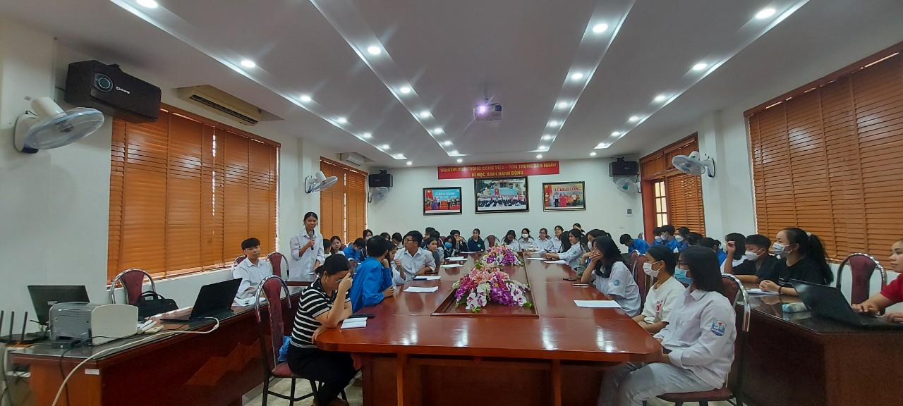 Trường THPT Đức Hợp tổ chức hội nghị đối thoại giữa lãnh đạo trường với đại diện phụ huynh và đại diện học sinh lần thứ nhất năm học 2022-2023