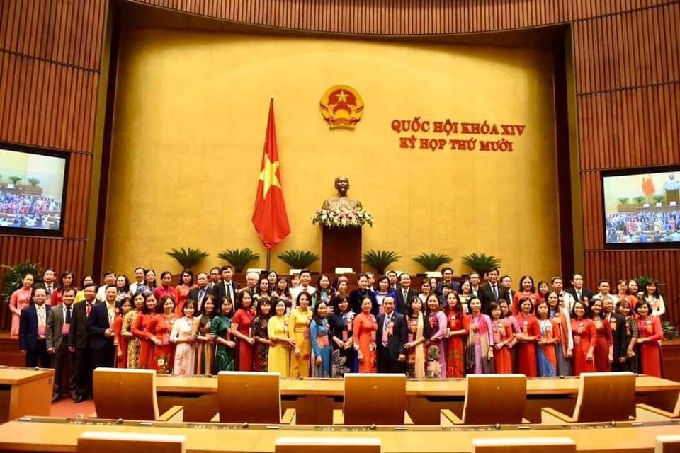 Nhà giáo Hà Quang Vinh vinh dự là 1 trong 183 cán bộ quản lí, giáo viên được tôn vinh nhà giáo tiêu biểu năm 2020 của Bộ GD-ĐT.