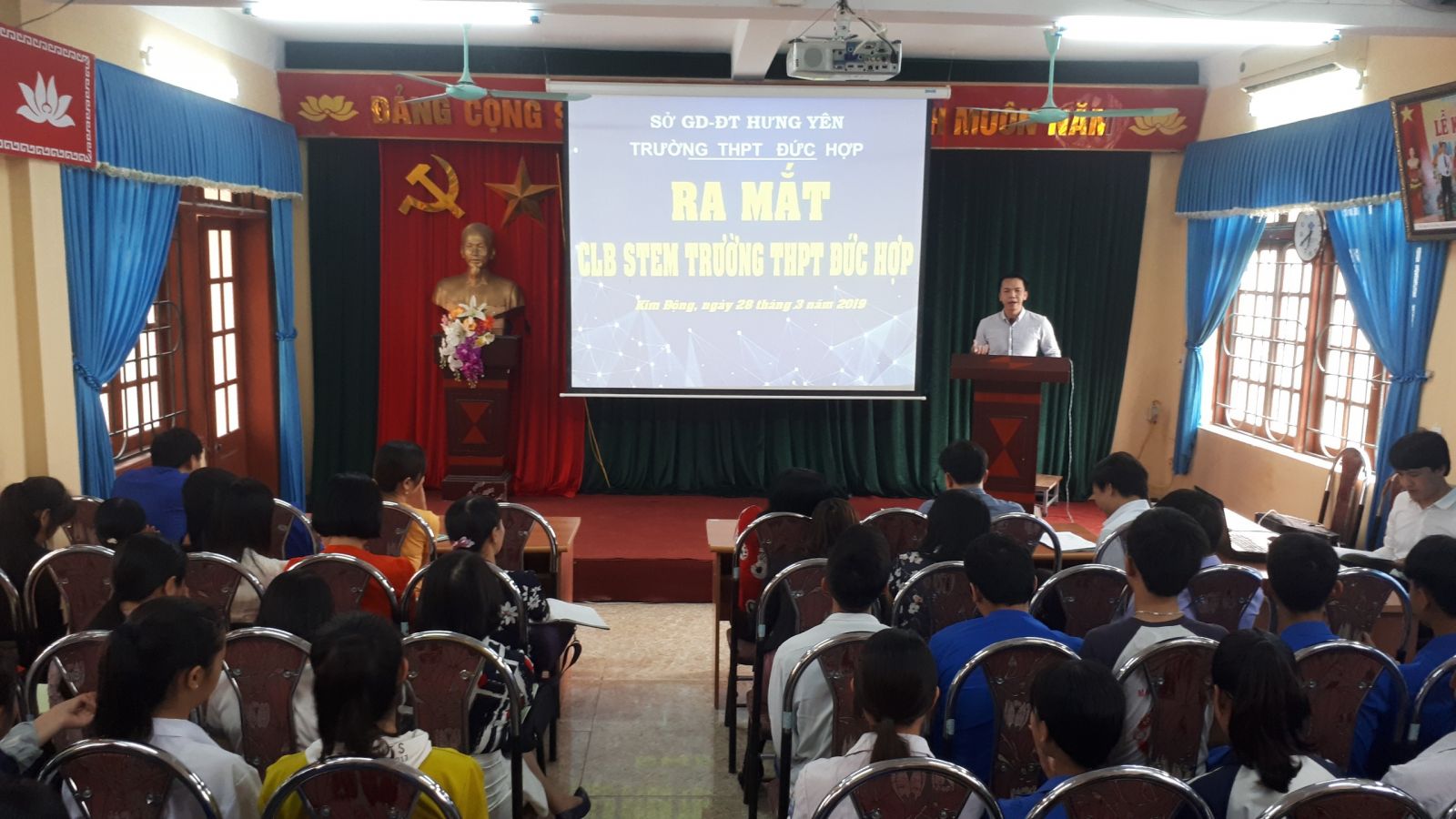 Lãnh đạo trường dự buổi ra mắt CLB STEM