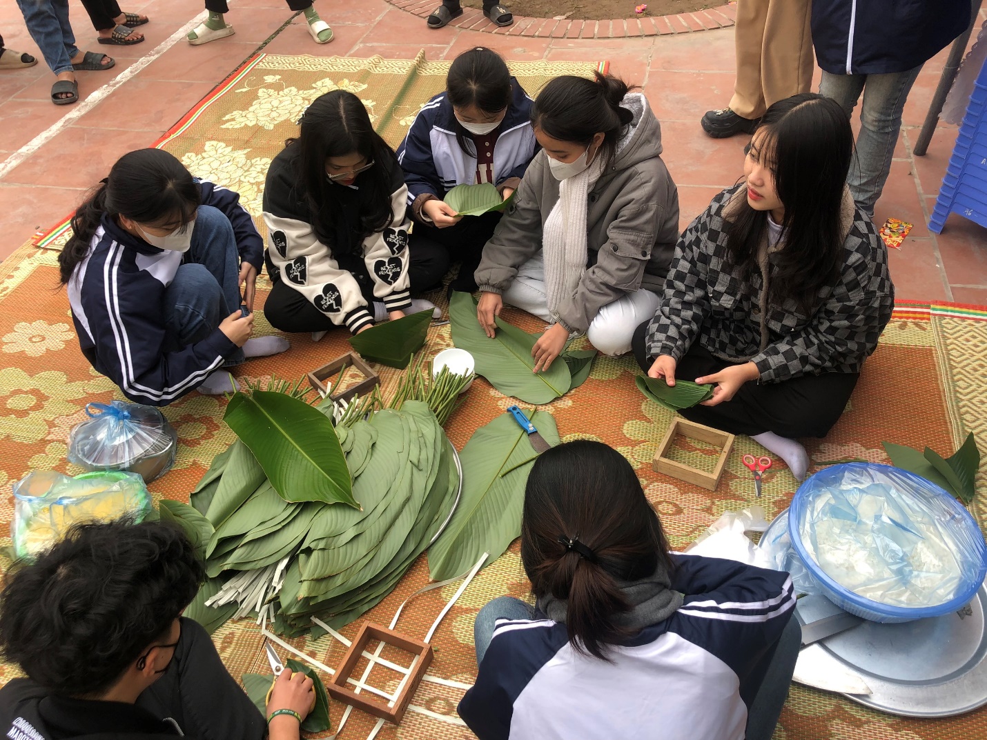 TRƯỜNG THPT NGHĨA DÂN TỔ CHỨC CHƯƠNG TRÌNH NGOẠI KHÓA CHÀO XUÂN GIÁP THÌN VỚI CHỦ ĐỀ “XUÂN GẮN KẾT – TẾT YÊU THƯƠNG”