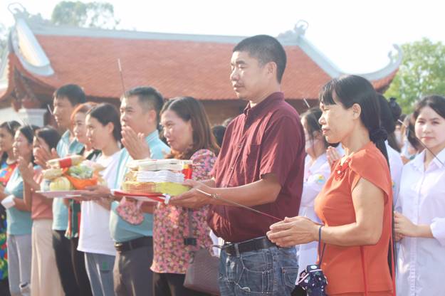 TRƯỜNG THPT ÂN THI TỔ CHỨC LỄ DÂNG HƯƠNG ĐỀN THỜ TƯỚNG QUÂN PHẠM NGŨ LÃO VÀ DANH NHÂN NGUYỄN TRUNG NGẠN