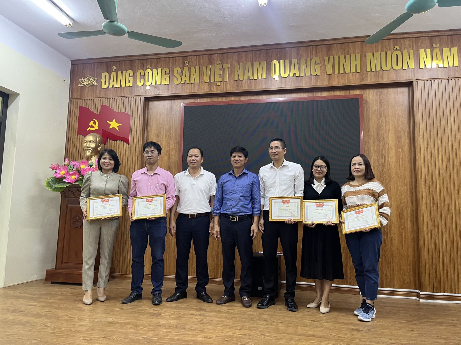 ĐẨY MẠNH CÔNG TÁC ĐẢNG TRONG NHÀ TRƯỜNG