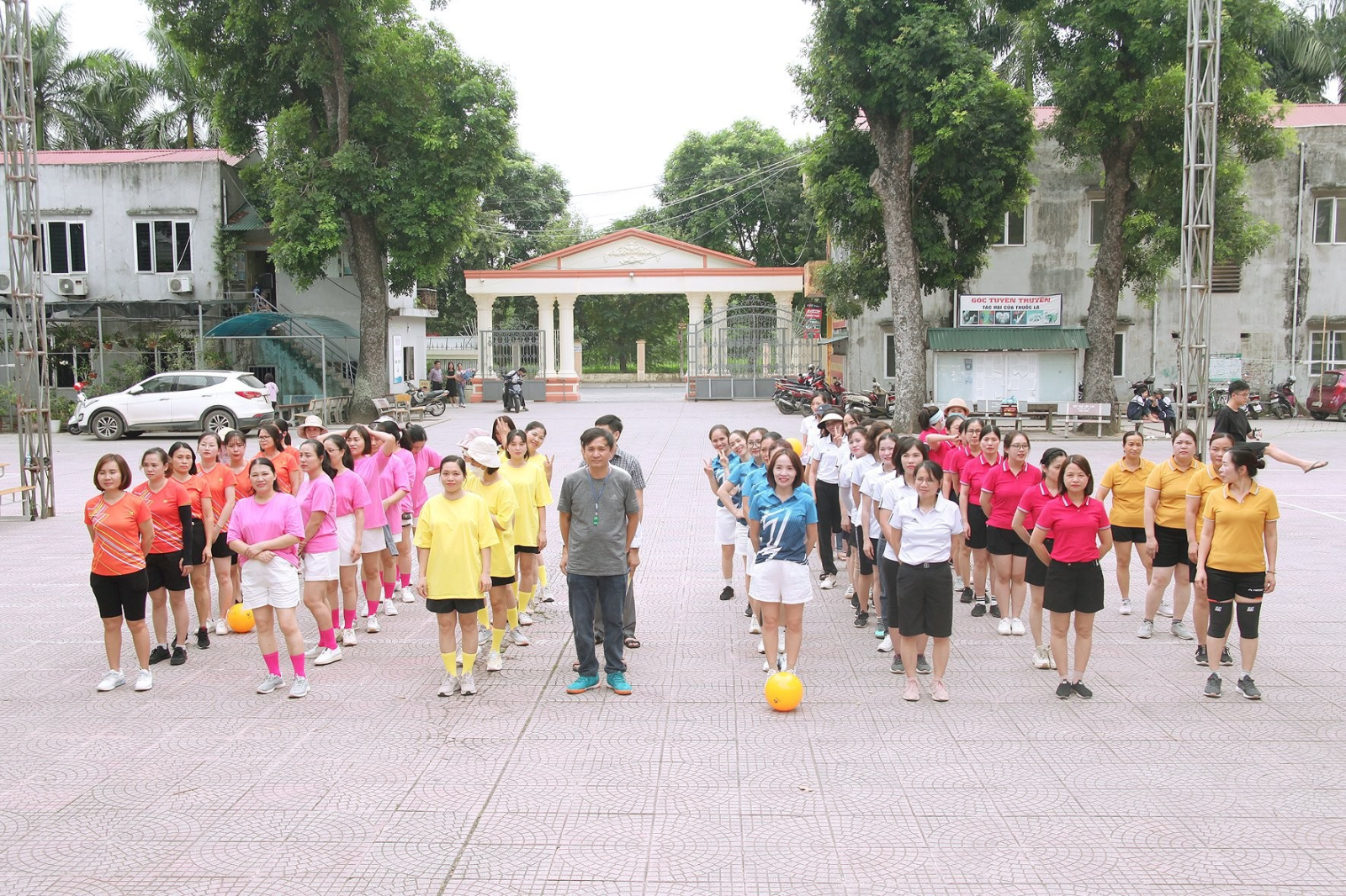 GIẢI BÓNG CHUYỀN HƠI NỮ CỦA TRƯỜNG THPT MỸ HÀO CHÀO MỪNG 93 NĂM NGÀY THÀNH LẬP HỘI LIÊN HIỆP PHỤ NỮ VIỆT NAM