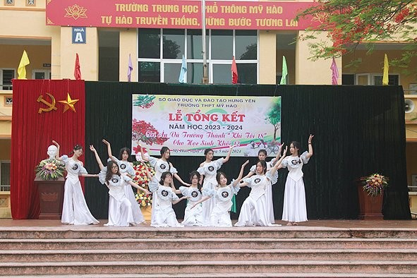 LỄ TỔNG KẾT NĂM HỌC 2023 - 2024, TRI ÂN VÀ TRƯỞNG THÀNH “KHI TÔI 18” CHO HỌC SINH KHỐI 12