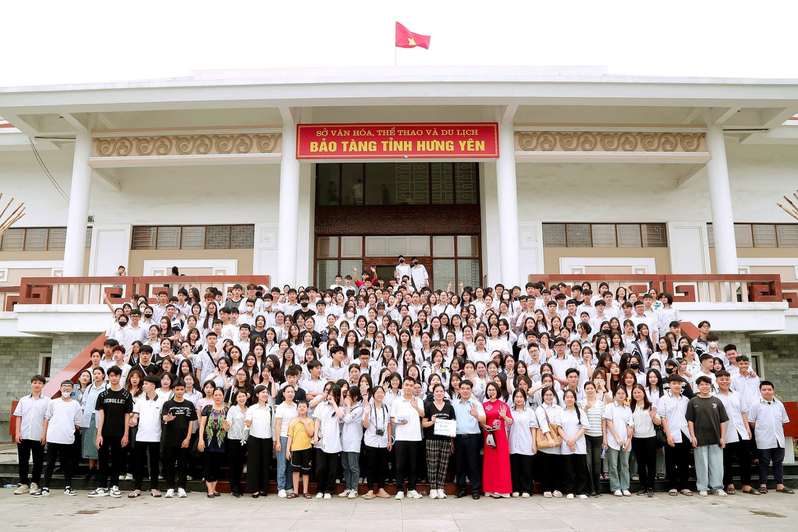THPT Mỹ Hào: HỌC TẬP, TRẢI NGHIỆM CÁC DI TÍCH LỊCH SỬ CỦA TỈNH HƯNG YÊN