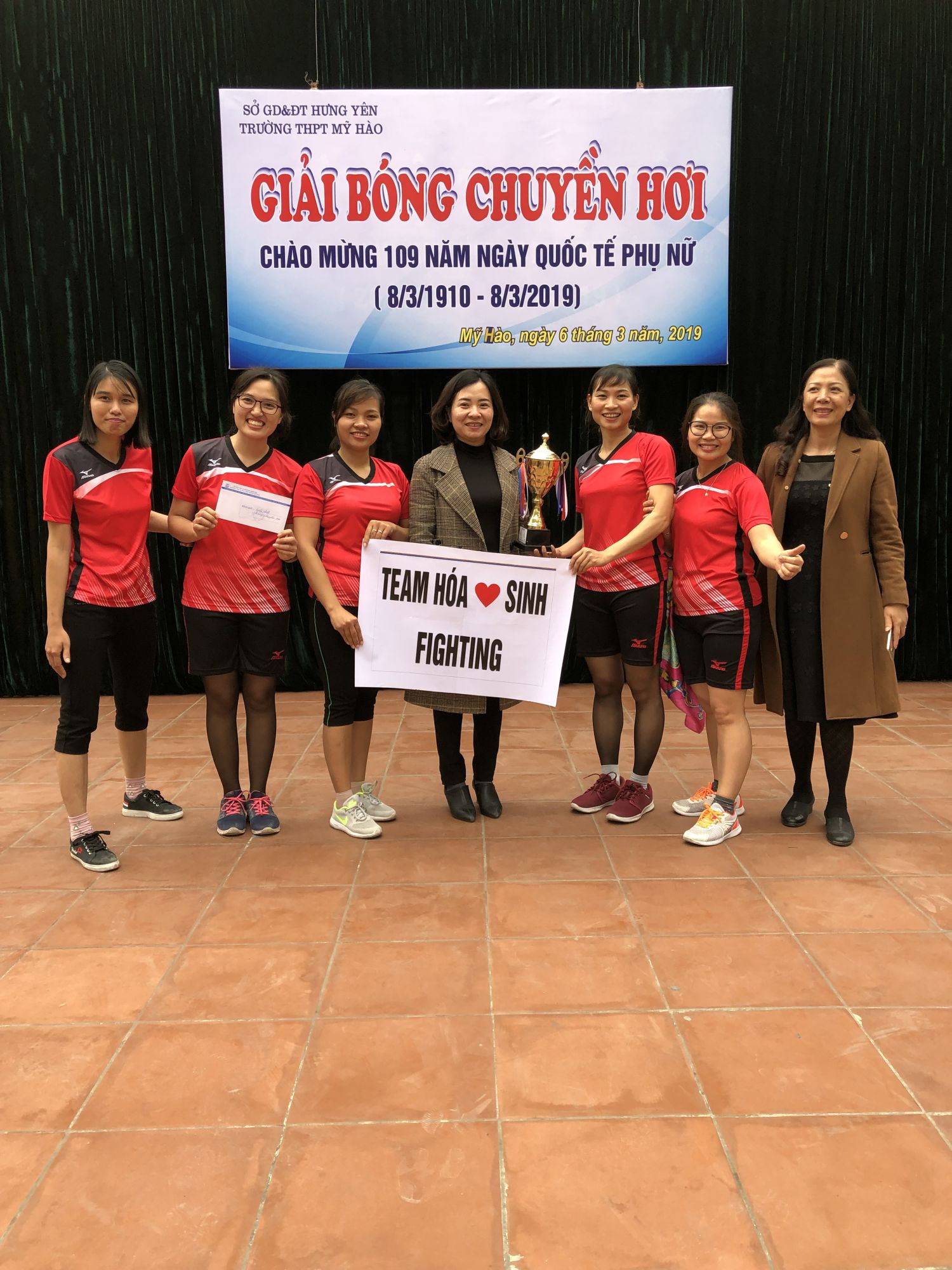 TRƯỜNG THPT MỸ HÀO: GIẢI BÓNG CHUYỀN HƠI NỮ CỦA TRƯỜNG THPT MỸ HÀO  CHÀO MỪNG 109 NĂM NGÀY QUỐC TẾ PHỤ NỮ